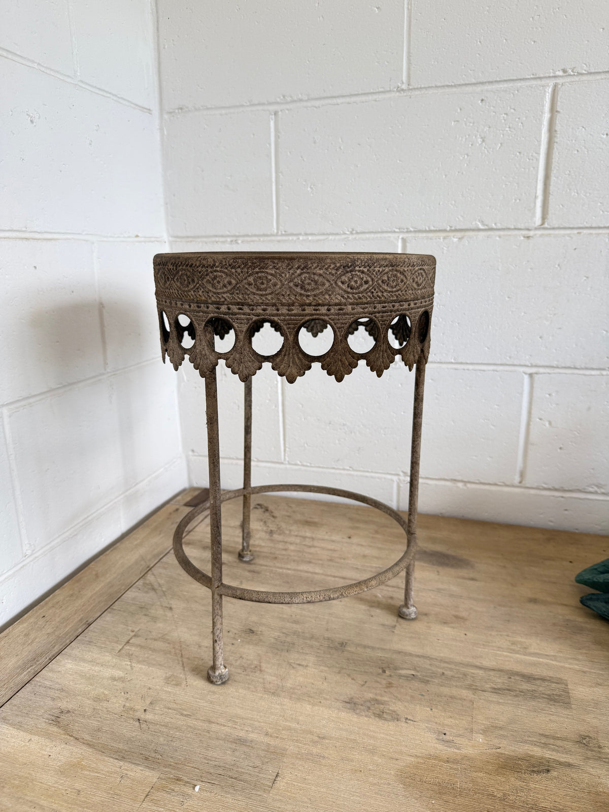Terracotta Clayworks Metal Plant Stand Small