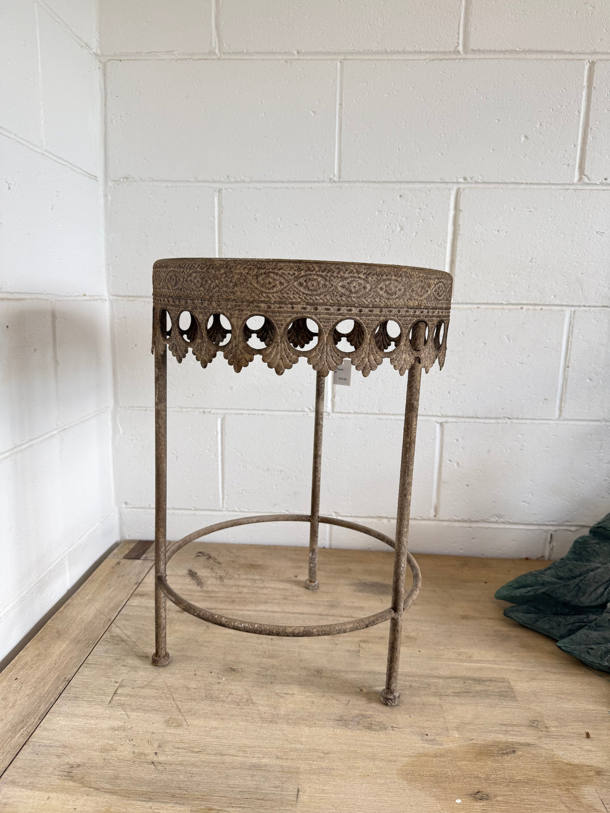 Terracotta Clayworks Metal Plant Stand Large
