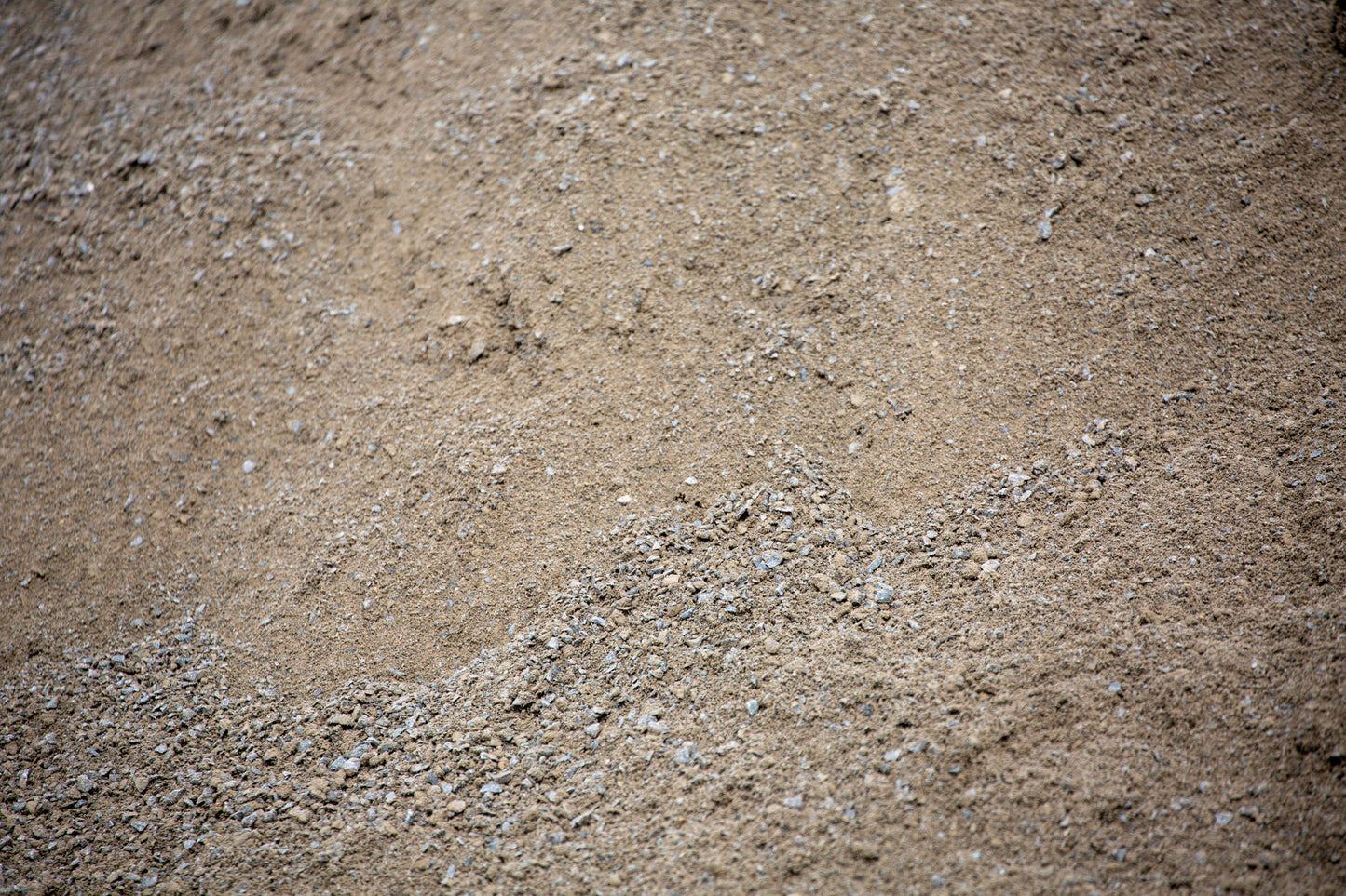 2.5 road base crushed blue metal aggregate for driveways and compaction Howard QLD